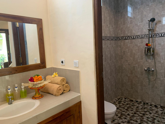Bathroom 16