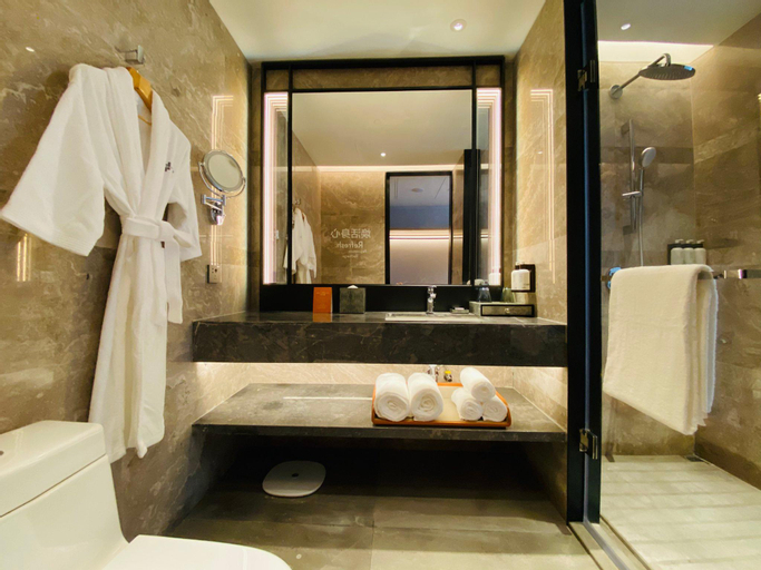 Bathroom 15