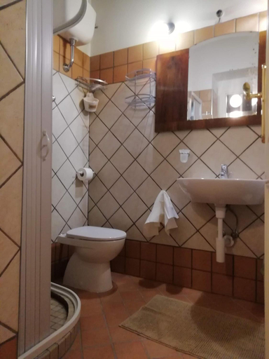 Bathroom 3, Il Cortile del Castello, Rome