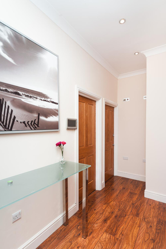 Others 4, Private en-suite Room @ Liverpool street, Brick Ln, London