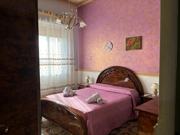 Bedroom, House Giulia al Borgo Marinaro, Syracuse