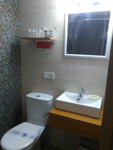 Bathroom 2, Apartamentos Turisticos La Garza ATCC-325, Cáceres