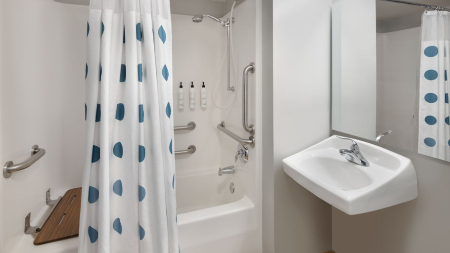 Bathroom 4, Towneplace Suites By Marriott Findlay, Hancock