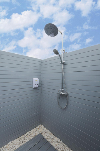 Bathroom 10