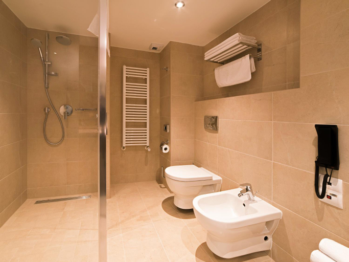 Bathroom 5, Lotus Therm Spa&Luxury Resort, Sanmartin