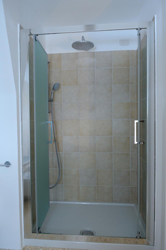 Bathroom 3, Contrada Cappuccini, Taranto