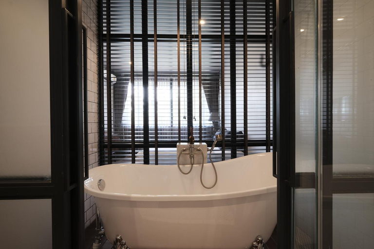 Bathroom 4, Iron32 Hotel, Muang Chiang Mai