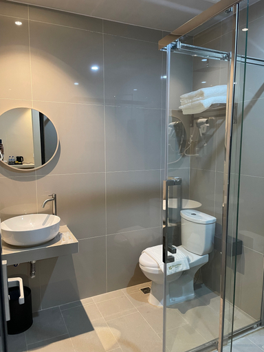 Bathroom 5, Kawi Jaya Hotel, Batam