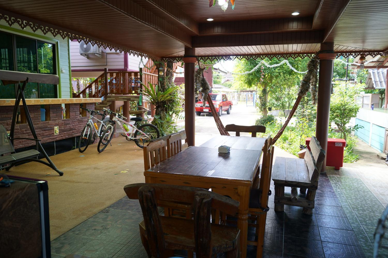 Food & Drinks, Three moon, Doi Saket