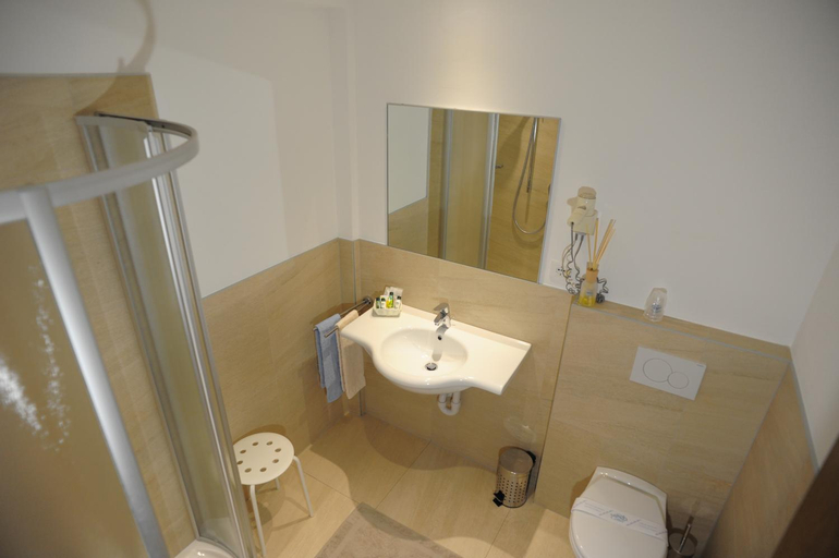 Bathroom 3, Hotel Martellerhof, Bolzano
