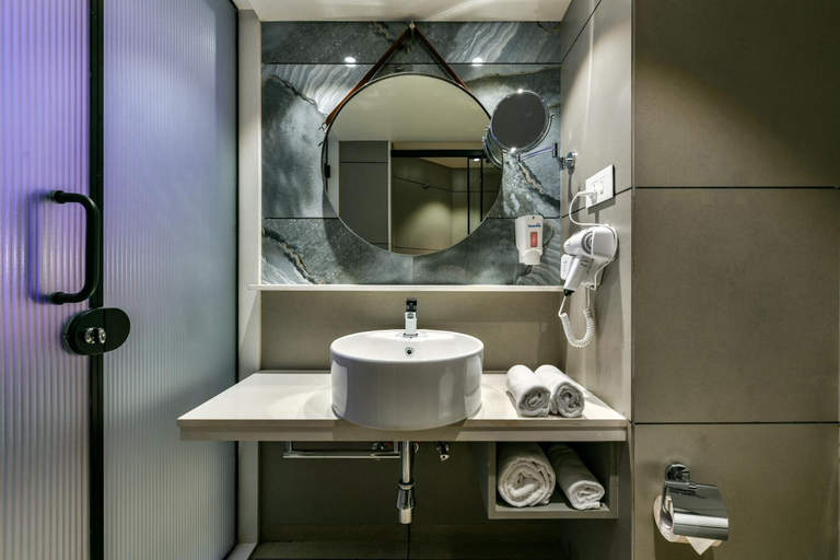 Bathroom 4, HOTEL INDIE STAYS, Mumbai Suburban