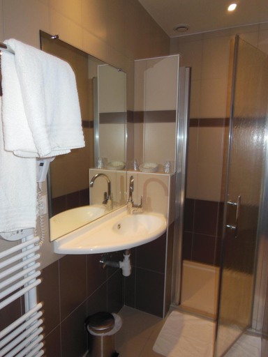 Bathroom, Hotel Le Bellevue, Doubs