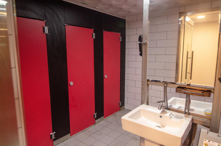 Bathroom 7
