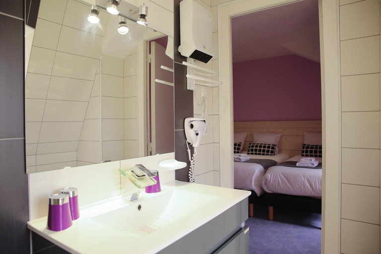 Bathroom 3, Hotel La Couronne, Lot-et-Garonne
