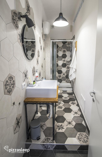 Bathroom 3, PizzaSleep B&B, Napoli