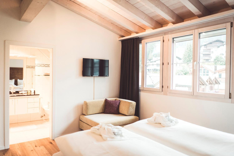 Bedroom 3, Hotel Lenzerhorn - Alpine Stay, Spa & Savour, Albula