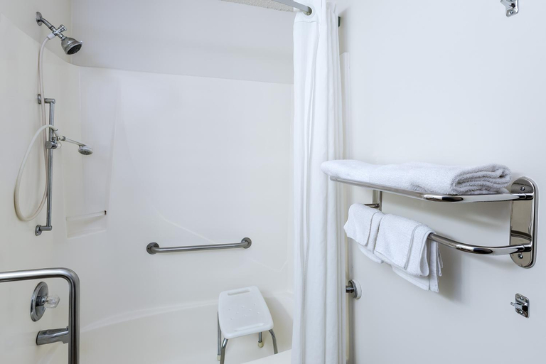 Bathroom 4, Super 8 by Wyndham Columbus, Platte