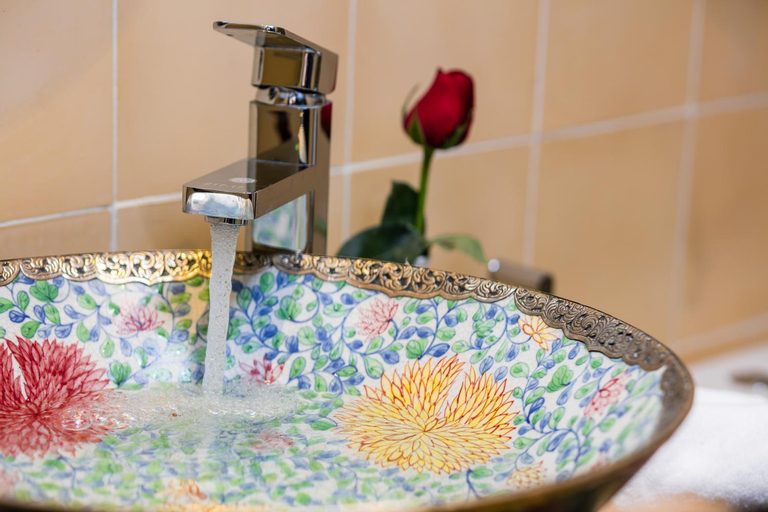 Bathroom 10