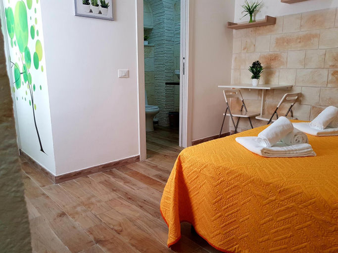 Bedroom 2, Room n.22, Taranto