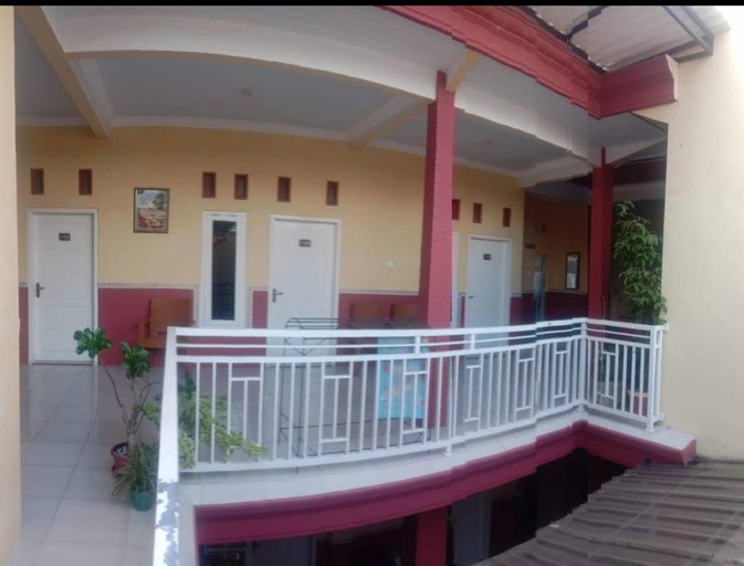 Exterior 4