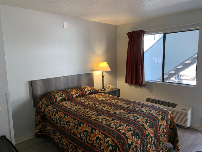 Bedroom 3, Ez 8 Motel Old Town, San Diego