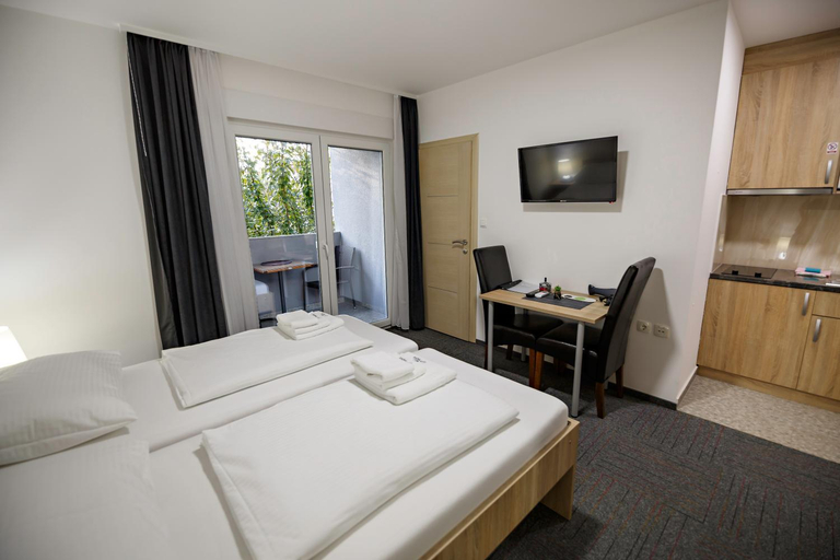 Others 4, Hostel Mali Pariz, Slavonski Brod