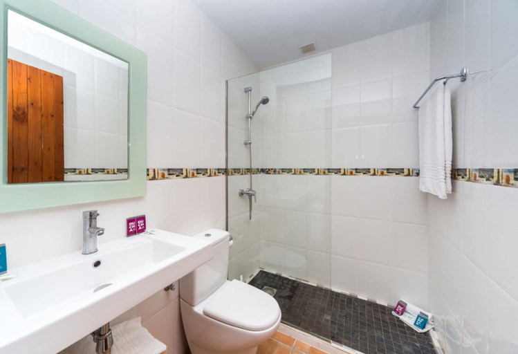 Bathroom 3, Comitas Tramontana Park, Baleares