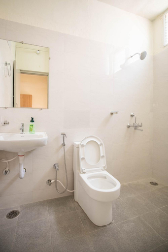Bathroom 1, Neemtree Apartments, Hyderabad