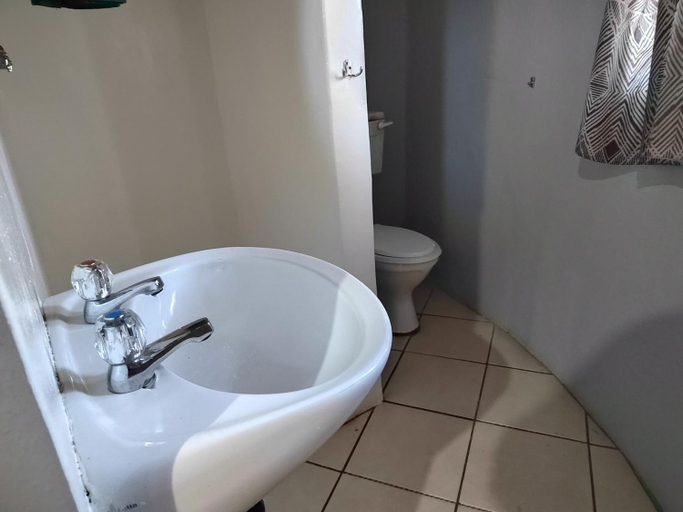 Bathroom 3, Graskop family retreat and backpackers, Ehlanzeni