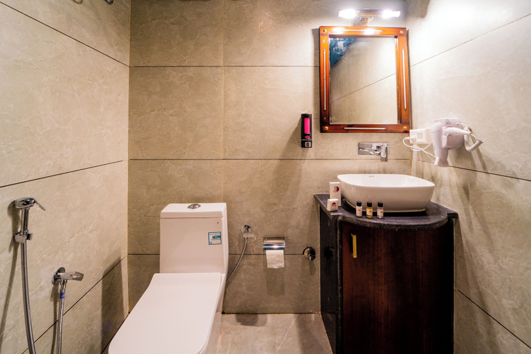 Bathroom 3, Theharav Resort, Jaipur