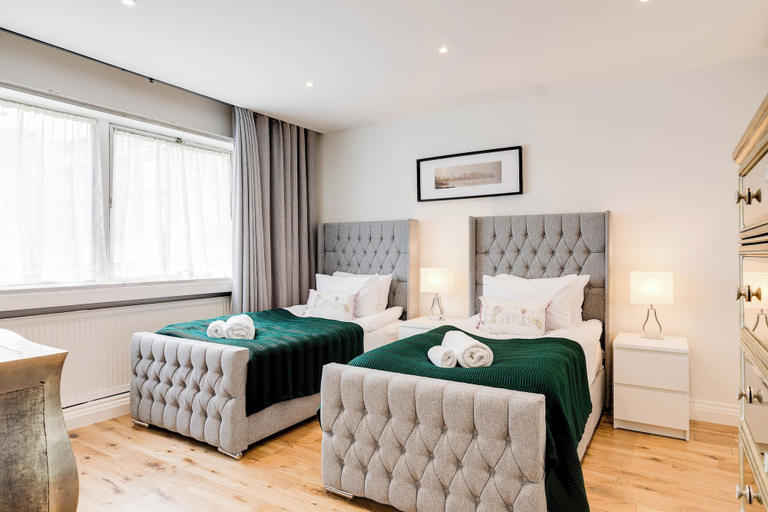 Bedroom 2, 4 Bedroom Villa on Marble Arch, London