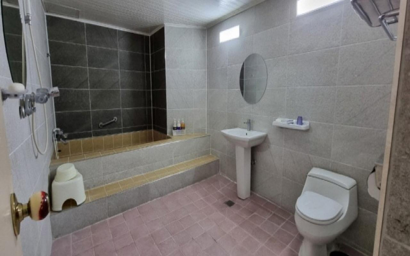 Bathroom 4, Kyungha Spa Hotel, Yuseong