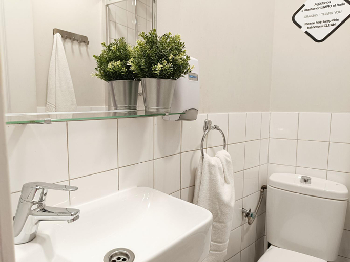 Bathroom, Way Hostel Madrid, Madrid