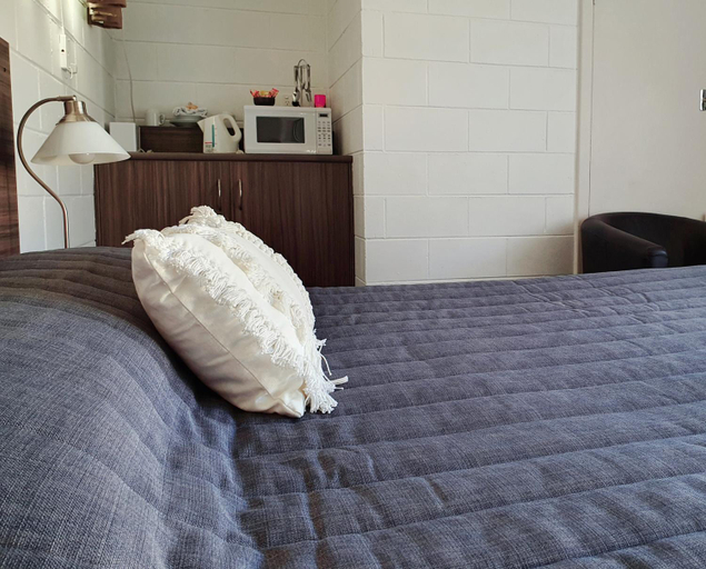 Others 3, Motel Riverbend, The Coorong