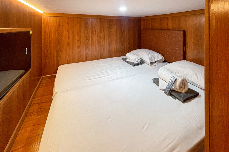 RedDoorz Hotel Capsule @ Batu Tulis, Central Jakarta