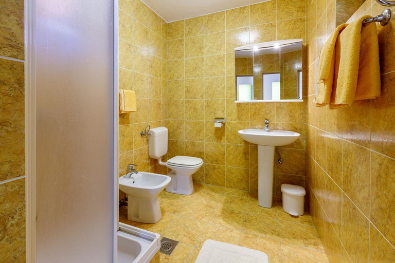 Bathroom 2, Apartments Loncaric, Crikvenica