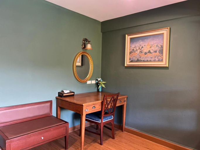Others 5, Quinstel Hostel, Khlong San