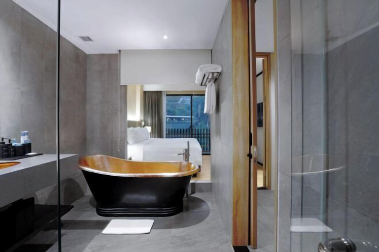 Bathroom 9