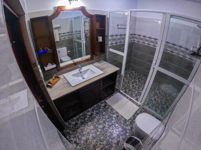 Bathroom 5, Centauria Wild, Sevanagala