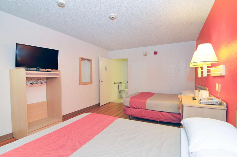Bedroom 2, Motel 6 North Palm Springs, CA - North, Riverside