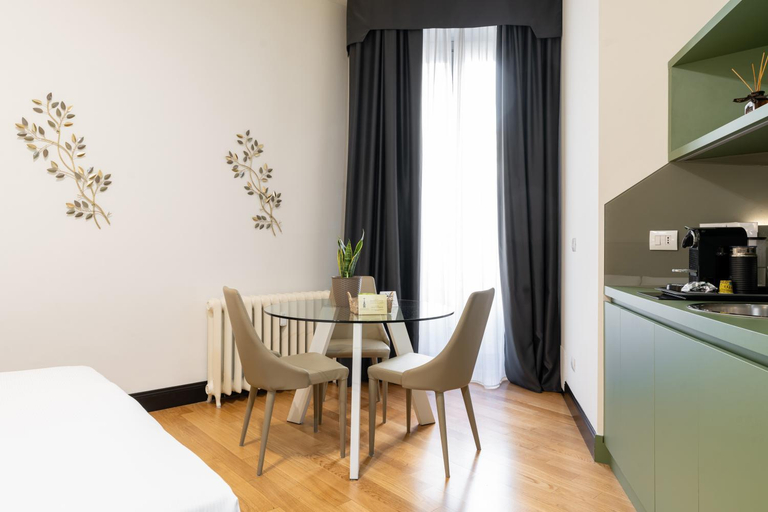 Others 5, Castello Guest House, Milano