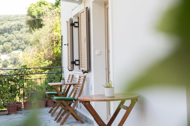 Others 3, Le Quartier Comfy Studios, Epirus