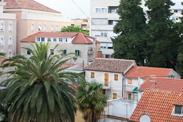 Others 5, Apartments 4 You Split, Split