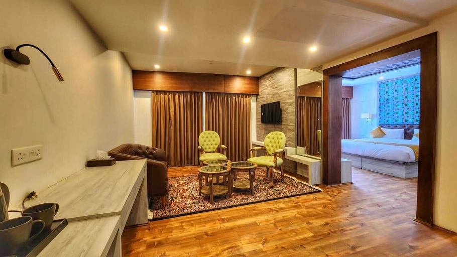 Others 5, Walnut Creek Pahalgam, Anantnag
