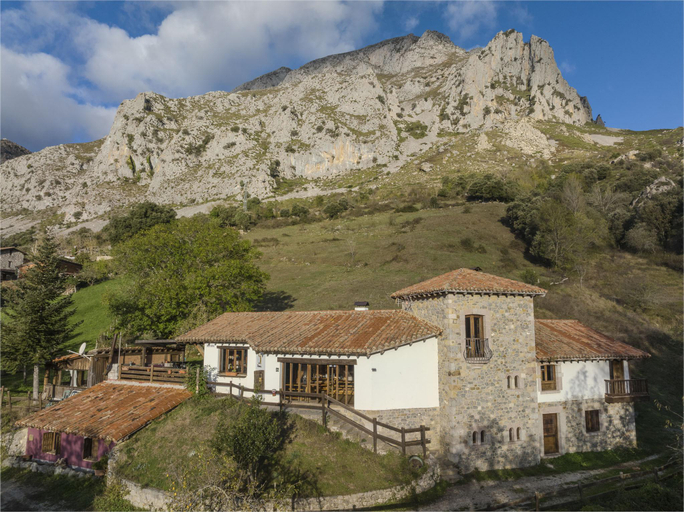 Others 2, Albergue de Cabañes, Cantabria