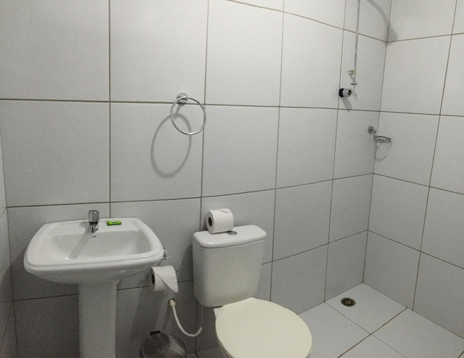 Bathroom 3, Pousada Netuno - LN, Fernando de Noronha