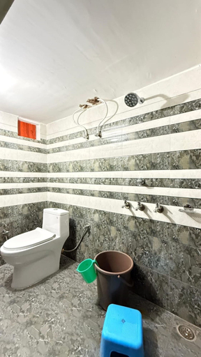 Bathroom, Goroomgo Shivaay Ayodhya, Basti