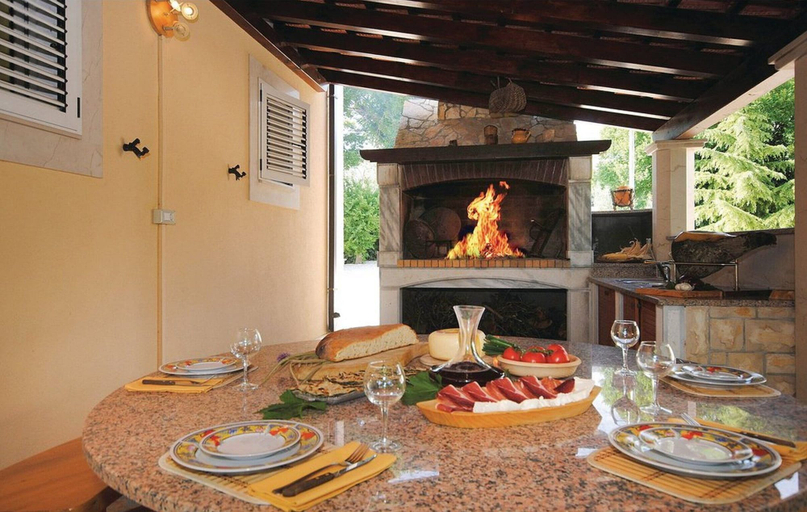 Food & Drinks, Picturesque Escape Holiday Home With Pool and Sauna, Kaštela