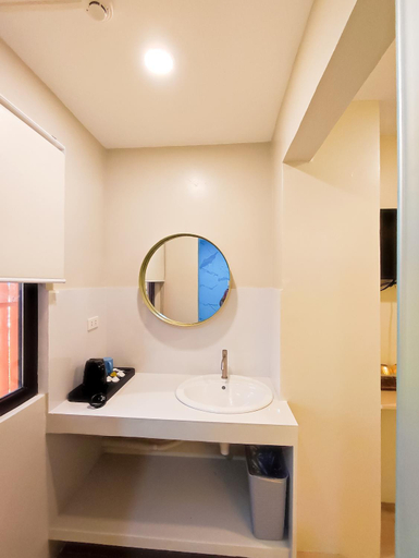 Others 5, Hotel Simone, Kalibo