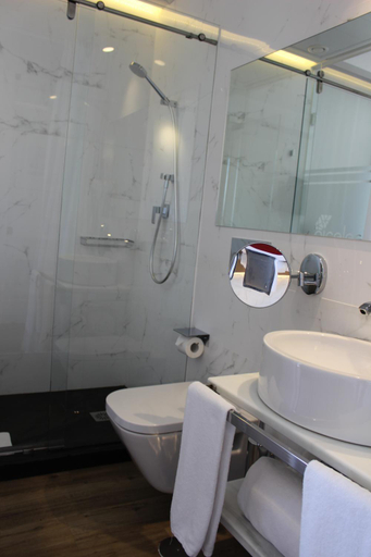 Bathroom 2, Hotel Caireles, Córdoba